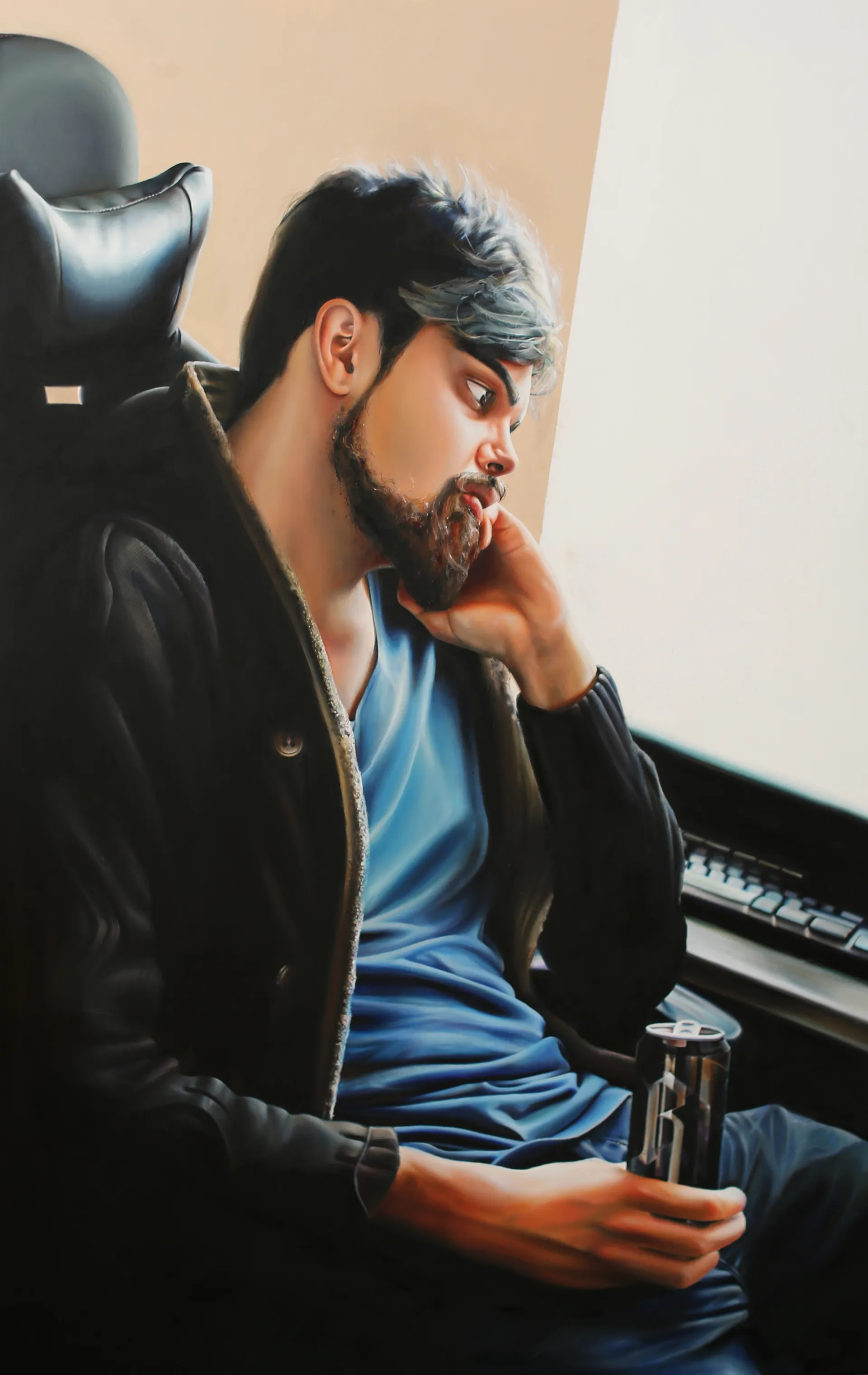 Junger Mann in wegtragenden Gedanken.